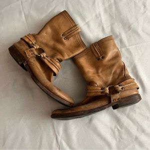 Worn Vintage Frye boots Size 10